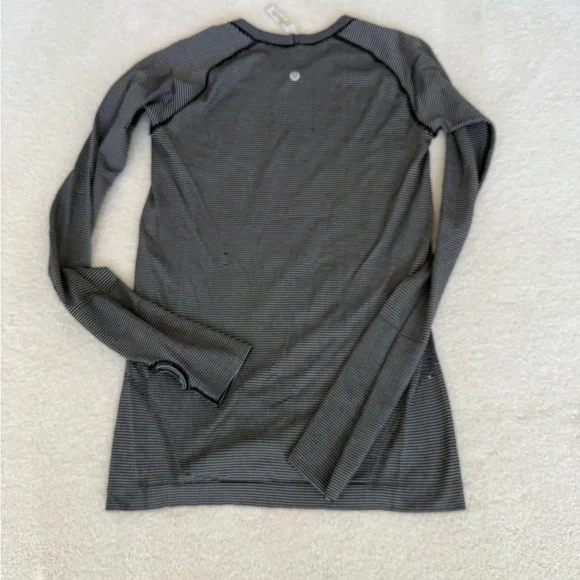Lululemon size 8 Swifty Tech top - Picture 2 of 2